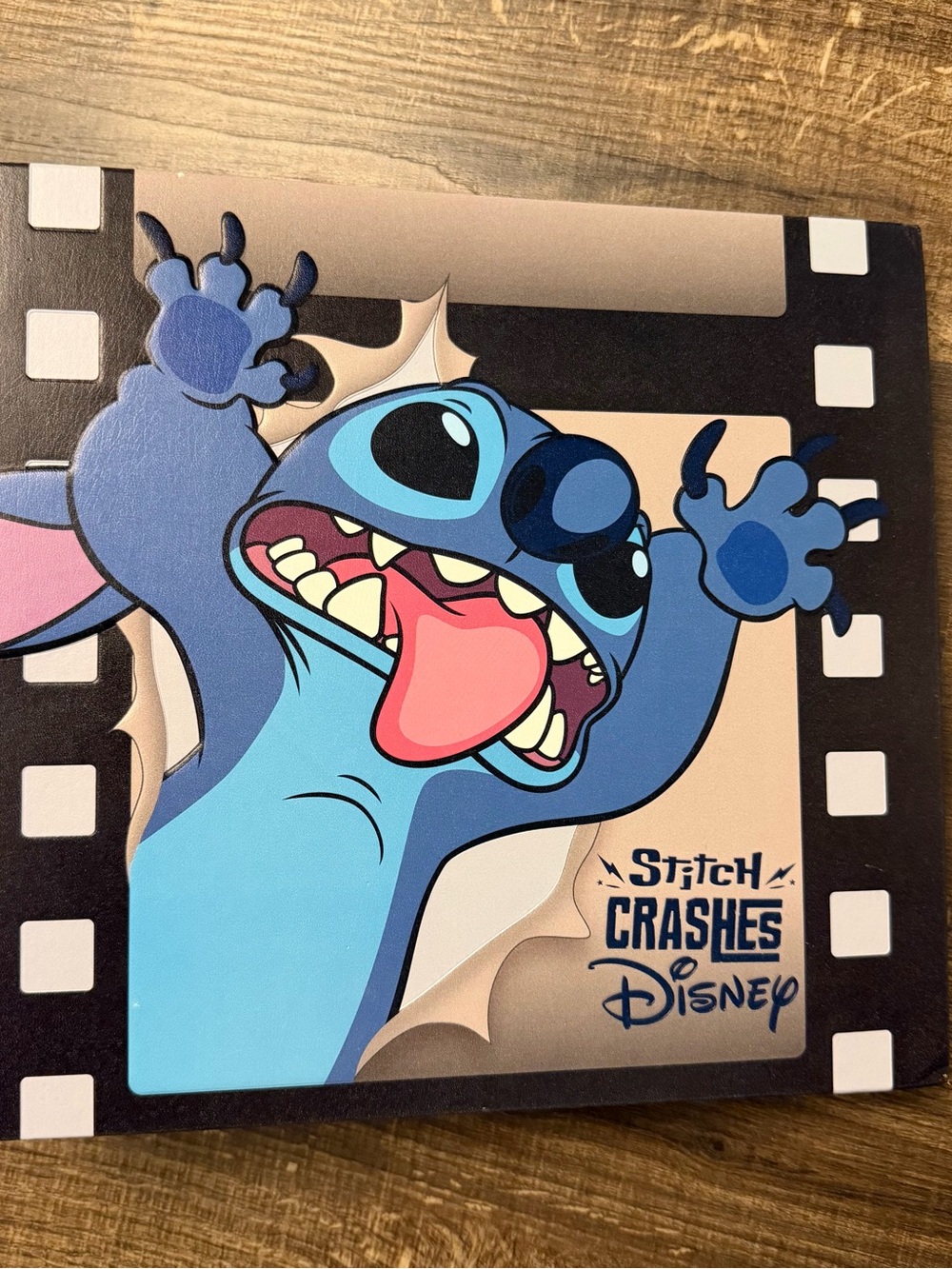 Disney Stitch Crashes Disney Collector Pin Album Binder + 6 Pins Series 1-5 LR